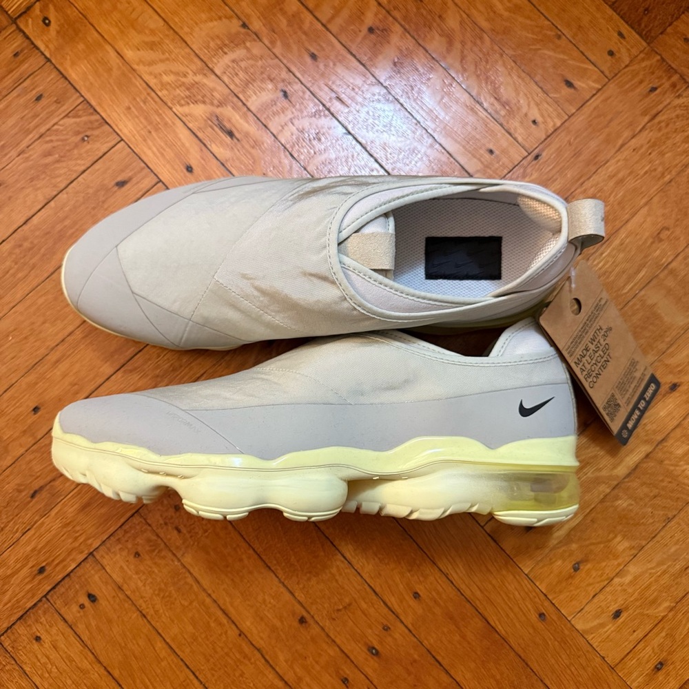 Nike Air Vapormax Moc Roam Sneakers